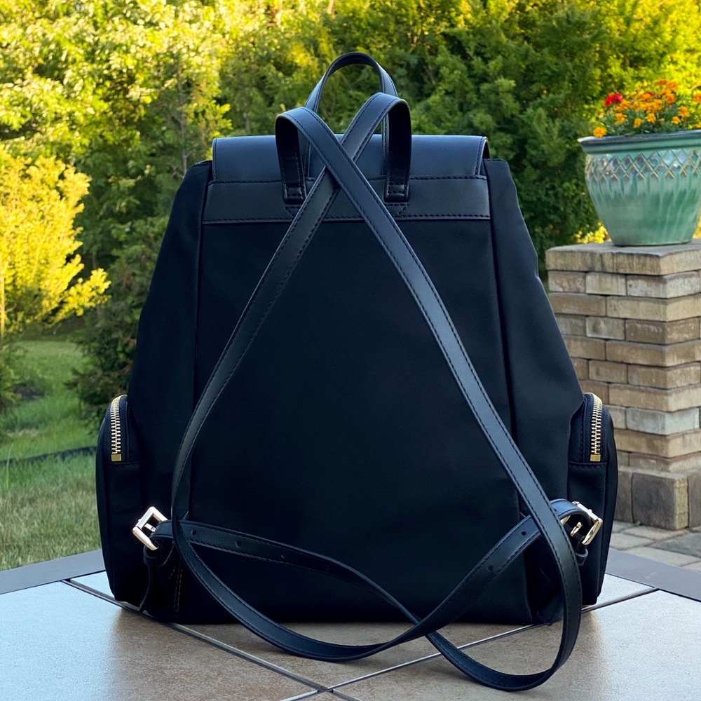 NWT Michael Kors Abbey Large Backpack - Picture 2 of 4